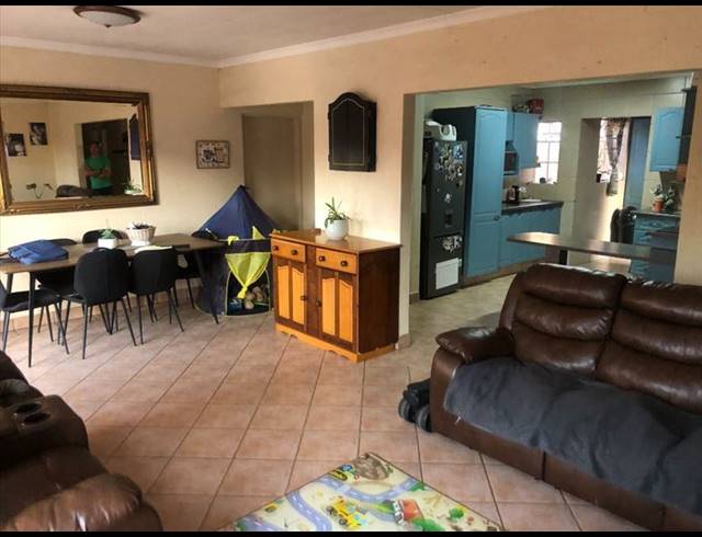 3 BEDROOM APARTMENT FOR SALE IN GLEN MARAIS